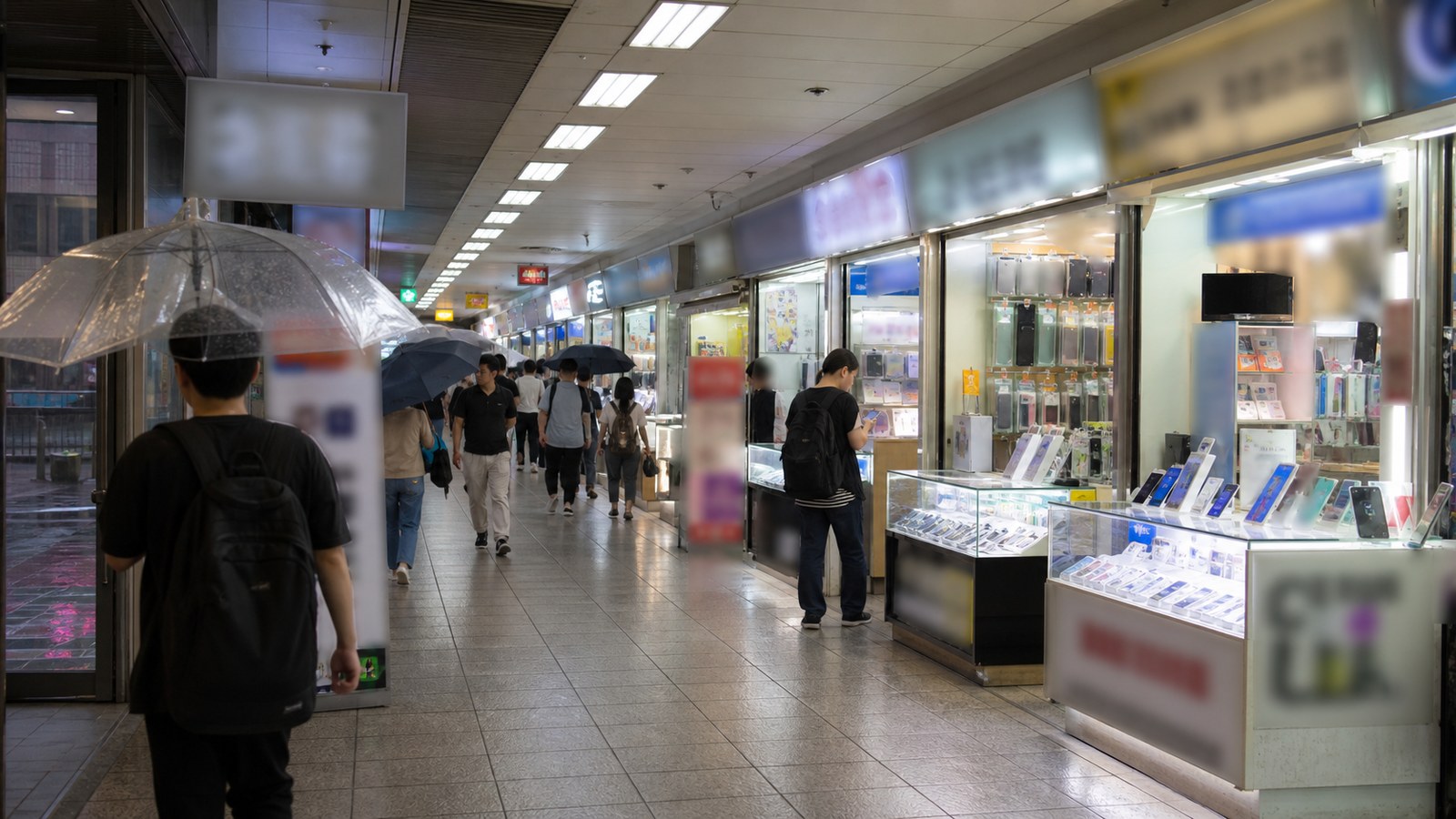 북항 바닷가를 따라 상가가 이어지는 목포 북항의 저녁 거리 풍경, 북항 휴대폰 매장가